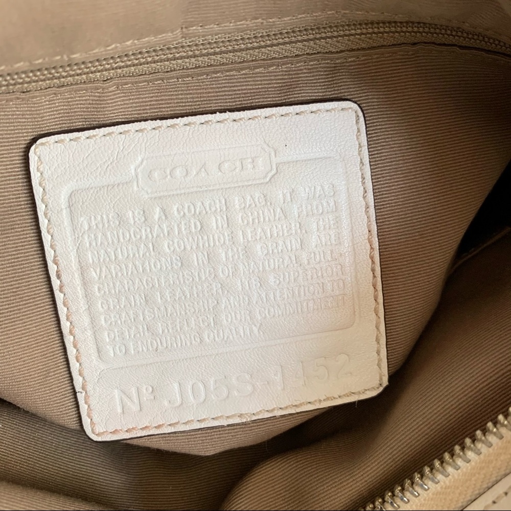 White Leather coach buckle shoulder bag - Picture 9 of 15